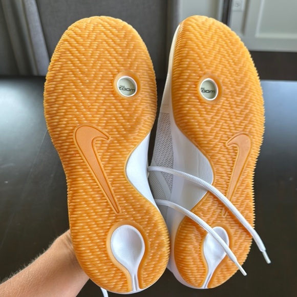 Nike Zoom White Athletic Shoes with Mesh Upper NWOT - Picture 4 of 7